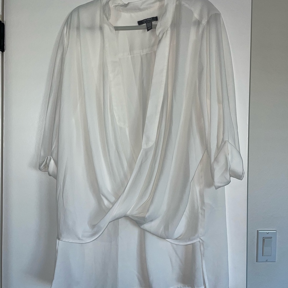 Lisa Rina white top. Size XL womens